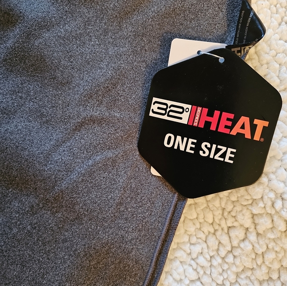 32 Degrees Scarf. Charcoal. - Picture 2 of 3